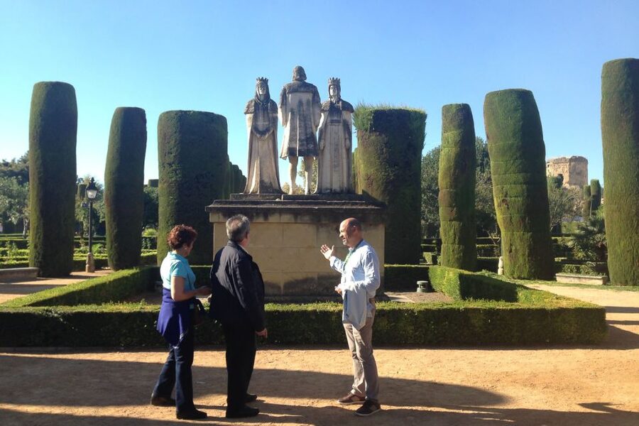 Cordóba: Gardens & Fortress of Catholic Monarchs Guided Tour - The guide can make or break the visit