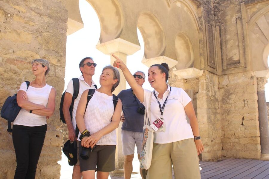 Córdoba: Guided Tour of Azahara Medina - What happens during the one-hour visitor center stop