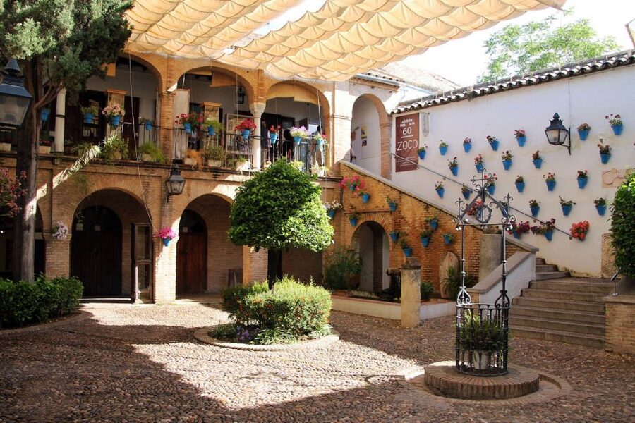 Córdoba Guided Tour of the Mosque, Jewish Quarter & Alcazar - Guide quality and changing tour style