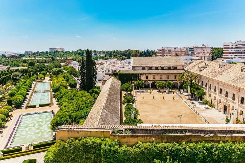 Córdoba: Jewish Quarter, Mosque, and Alcázar Tour - What the guiding adds to the buildings