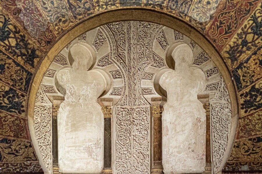 Córdoba: Mosque-Cathedral Guided Tour - What the guide adds to the experience