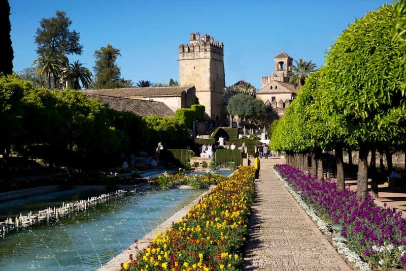 Córdoba: Mosque-Cathedral, Jewish Quarter and Alcázar Tour - Walking through Córdoba’s Jewish Quarter