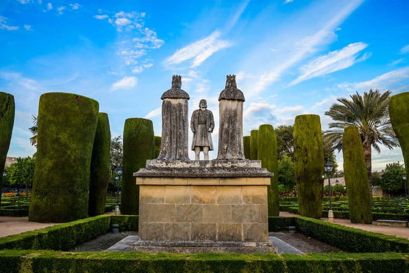 Córdoba: Mosque-Cathedral, Jewish Quarter and Alcázar Tour - Starting at the Oway office in Plaza Triunfo