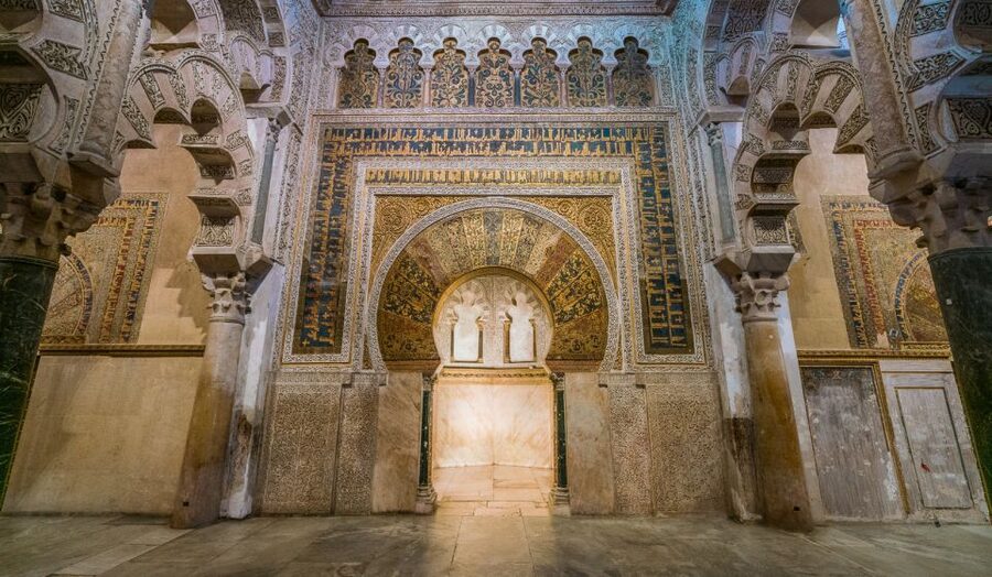 Cordoba Mosque-Cathedral: Skip-the-Line Guided Tour - The famous double arches and eastern-western design