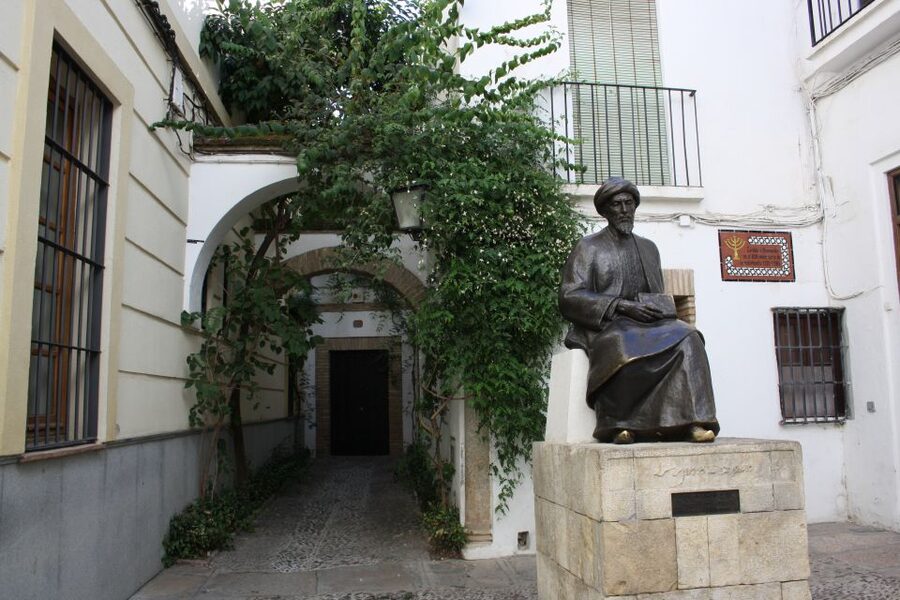 Córdoba Mosque, Jewish Quarter and Alcázar 3-Hour Tour - Starting at the Alcázar de los Reyes Cristianos