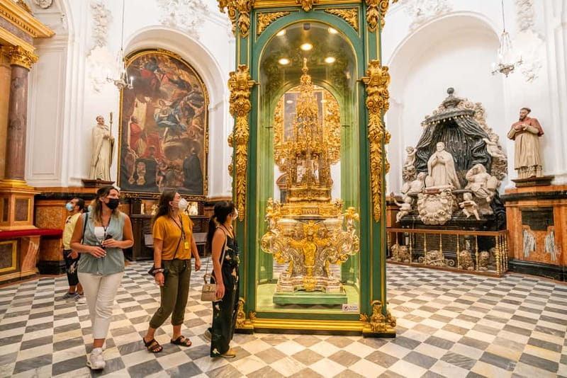 Córdoba: Mosque, Jewish Quarter & Tour with Ticket - Clothing, timing, and practical details