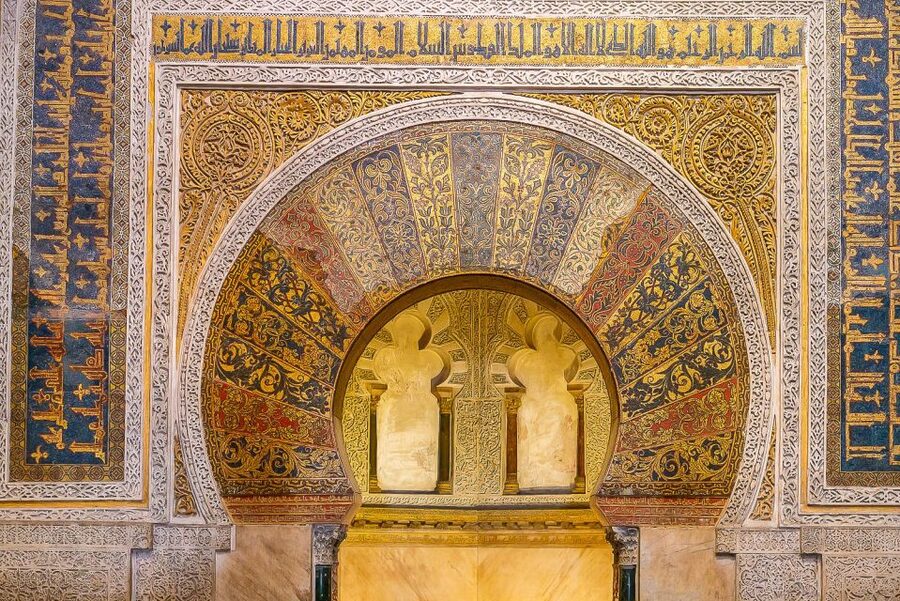 Córdoba: Skip-the-Ticket-Line Mosque-Cathedral Guided Tour - Seeing the cathedral within the mosque