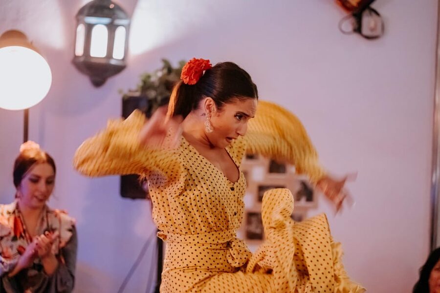 Córdoba: Tablao Flamenco at Doble de Cepa with Optional Meal - A courtyard flamenco show beside Córdoba’s great mosque