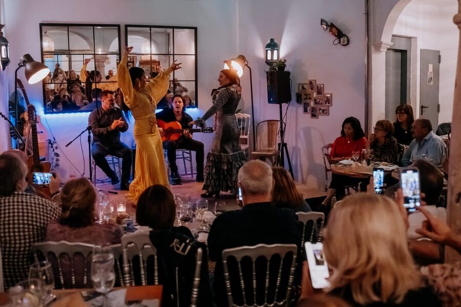 Córdoba: Tablao Flamenco at Doble de Cepa with Optional Meal - Making the most of the Judería location
