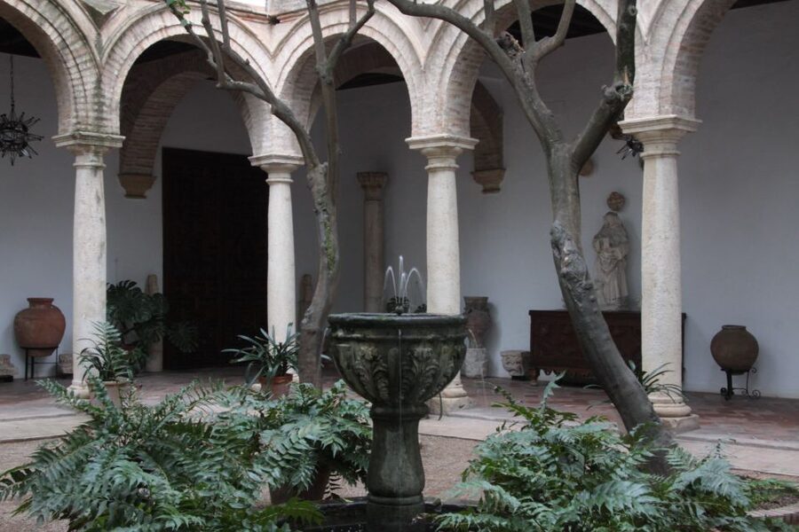 Córdoba: Viana Palace Gardens and Patios Entry Ticket - Should you add the palace interior?