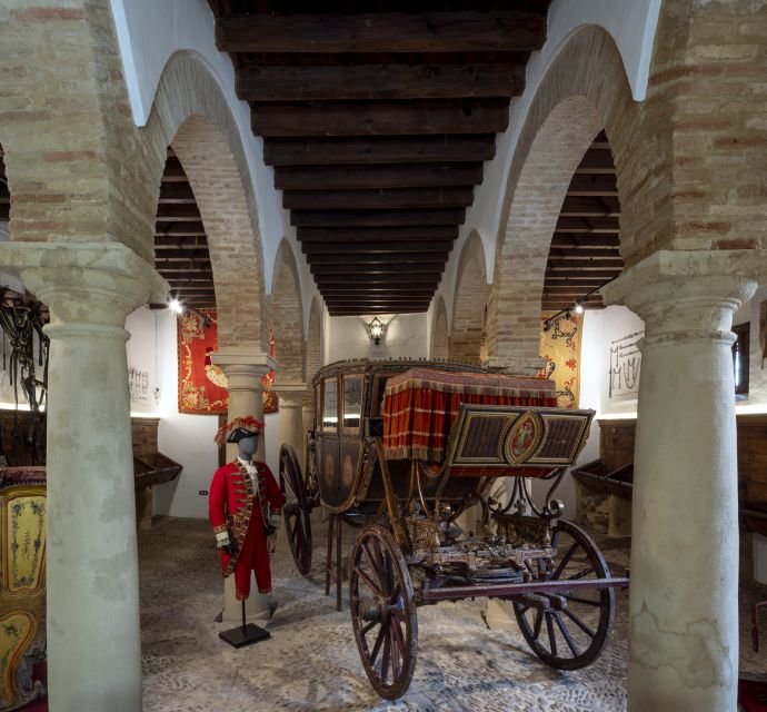 Córdoba: Viana Palace Gardens and Patios Entry Ticket - Self-guided visit or guided explanation?