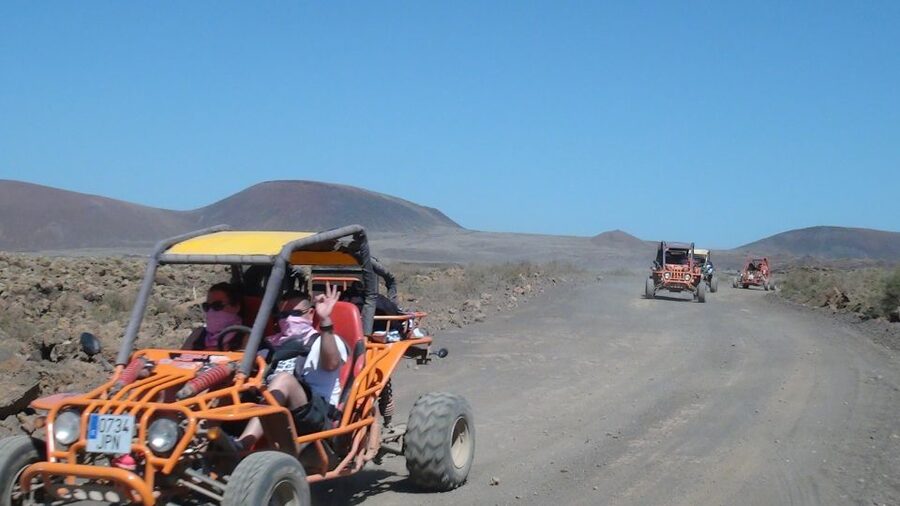 Corralejo: Buggy Safari Tour - Photo stops and views toward Lobos and Lanzarote
