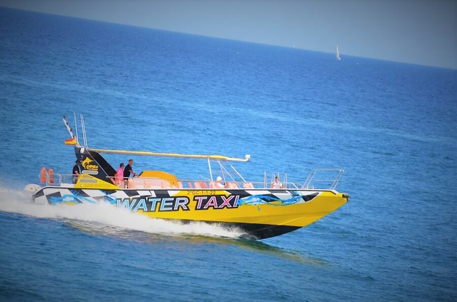 Corralejo: Isla de Lobos Round-Trip Ticket with Park Entry - A quick ferry ride from Corralejo to a protected island