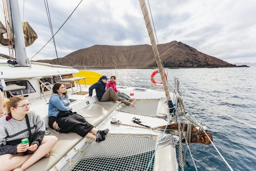 Corralejo: Lobos Island Catamaran Tour with Drinks & Snorkel - Paella, drinks, and an easygoing lunch stop