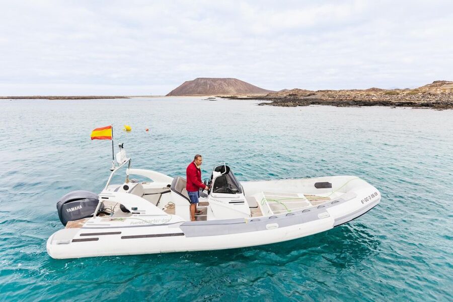Corralejo: Lobos Island Catamaran Tour with Drinks & Snorkel - Seeing La Caldera from the water