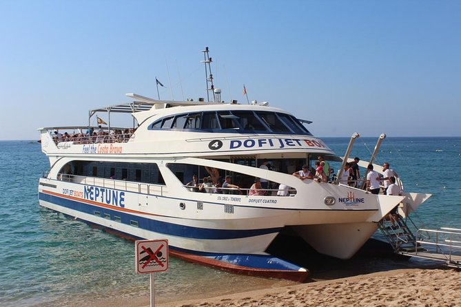 Costa Brava Day Sightseeing Tour with Boat Trip from Barcelona - The boat ride along the rugged coast