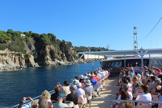 Costa Brava Day Sightseeing Tour with Boat Trip from Barcelona - The guide and group experience