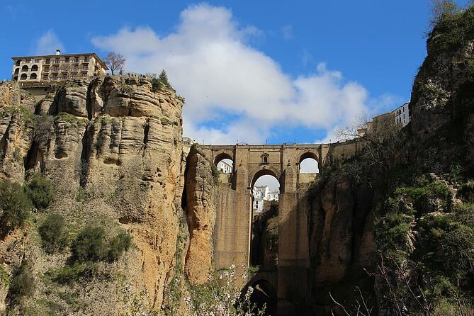 Day trip to Zahara, Setenil and Ronda from Seville - Ronda, the grand finale