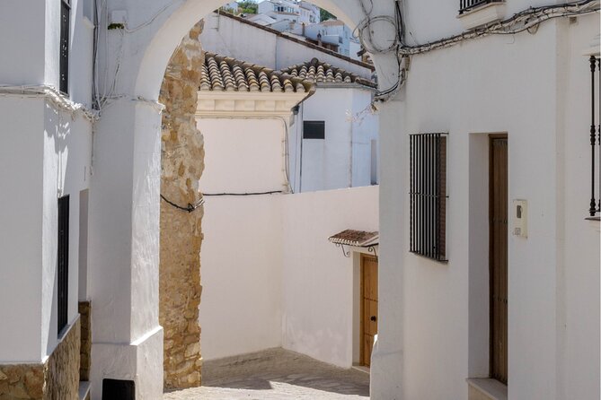 Day trip to Zahara, Setenil and Ronda from Seville - Setenil de las Bodegas, where the rock becomes a roof