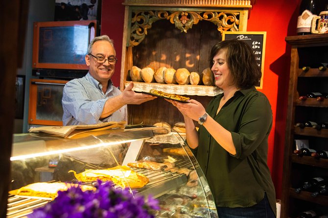 De Mercados: A Neighborhood Market and Food Tour - Warm tapas, pintxos, and classic Madrid drinks