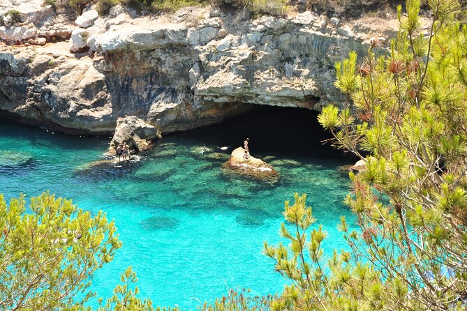 Discover Cala des Moro and S’Almunia the smart way - What the equipment adds to the price