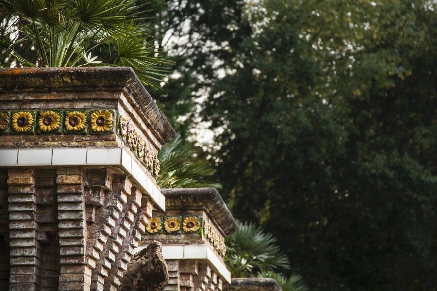 El Capricho Entrance Ticket - Access, paths, and practical comfort