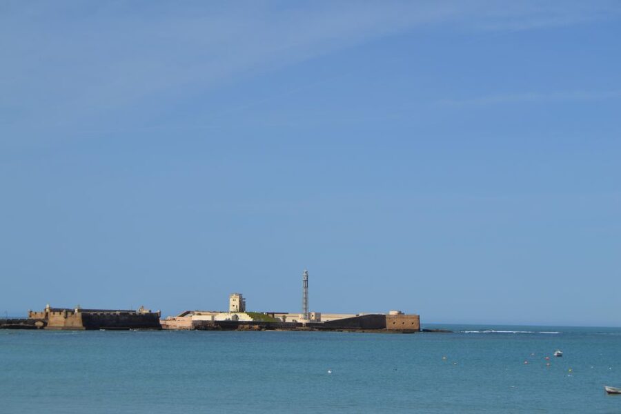 English Cádiz Tour: Walking Tour with Local Guide - La Caleta and the city by the sea