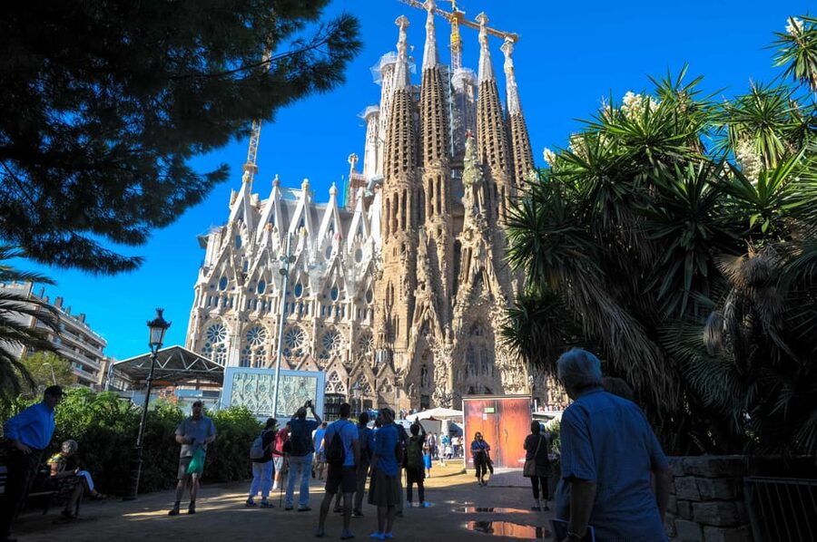Fast Track: Sagrada Familia & Barcelona Full-Day Tour - A full day built around Barcelona’s essential sights