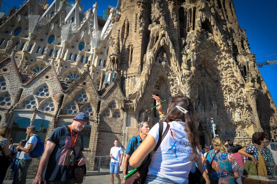 Fast Track: Sagrada Familia & Barcelona Full-Day Tour - Montjuïc views and the Olympic story