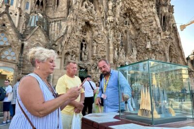 Fast Track Sagrada Familia Guided Tour