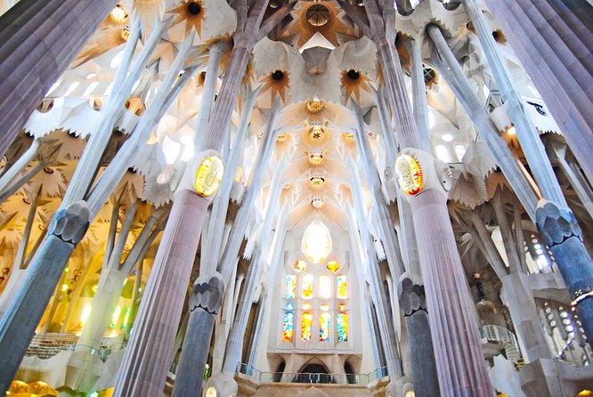 Fast Track Sagrada Familia & Park Guell the best of Gaudí - Casa Batlló is a quick exterior stop