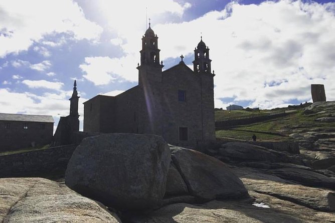 Finisterre and Costa da Morte: The Most Complete Tour of Santiago - Finisterre Lighthouse and the end of the world