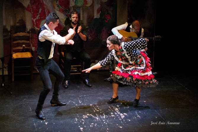 Flamenco Show Tickets to the Triana Flamenco Theater - Arriving in Triana and finding the theater