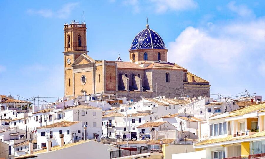 From Alicante: Guadalest, Altea & ticket in Algar Waterfalls - The guide and coach experience