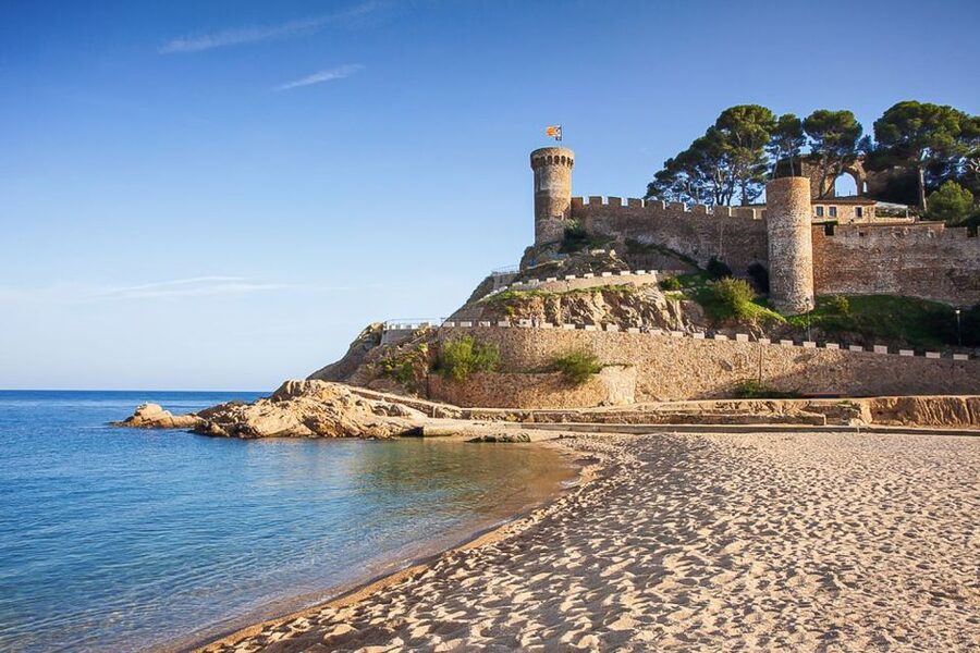 From Barcelona: Costa Brava Day Tour with Lunch - A beach cove and a choice in Blanes