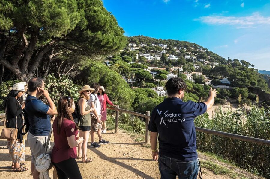 From Barcelona: Costa Brava Day Tour with Lunch - A traditional lunch in a family restaurant
