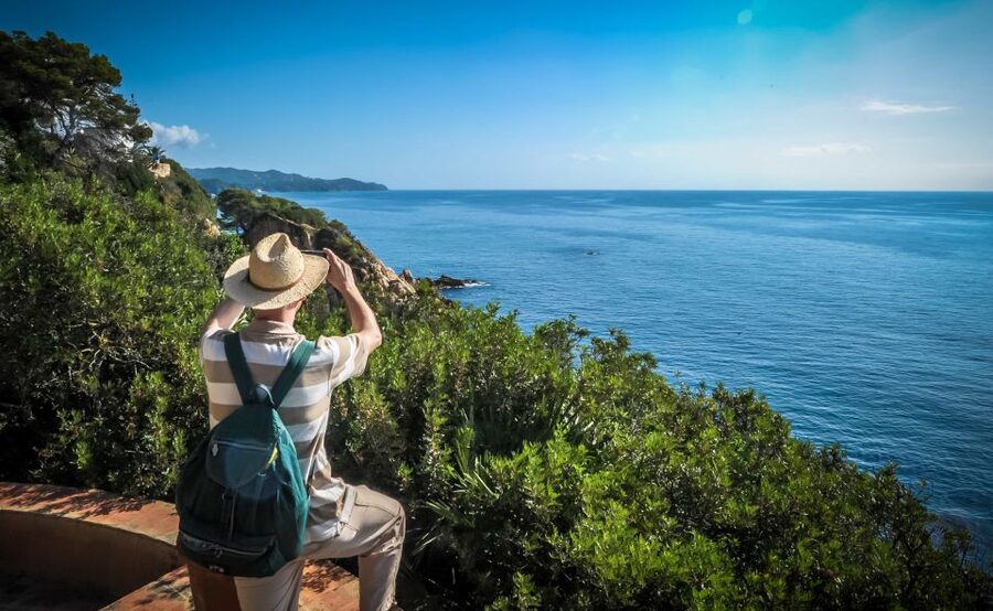 From Barcelona: Costa Brava Day Tour with Lunch - Exploring the fortified town of Tossa de Mar