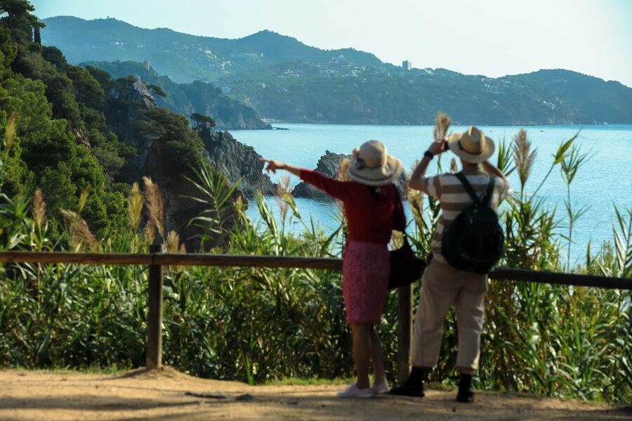 From Barcelona: Costa Brava Day Tour with Lunch - What the $135 price really covers