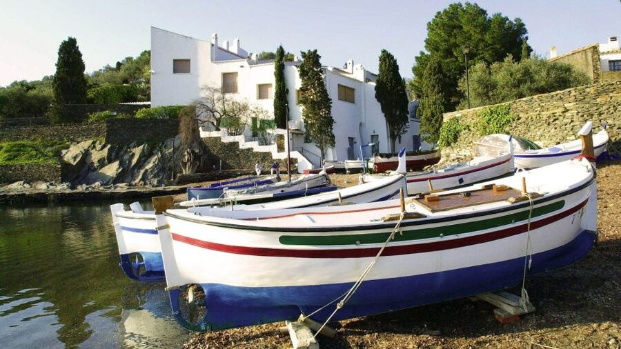 From Barcelona: Dalí Triangle and Cadaques Tour - Who will enjoy this tour most?