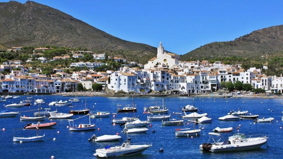 From Barcelona: Dalí Triangle and Cadaques Tour - Why the Dalí Triangle makes a strong day trip