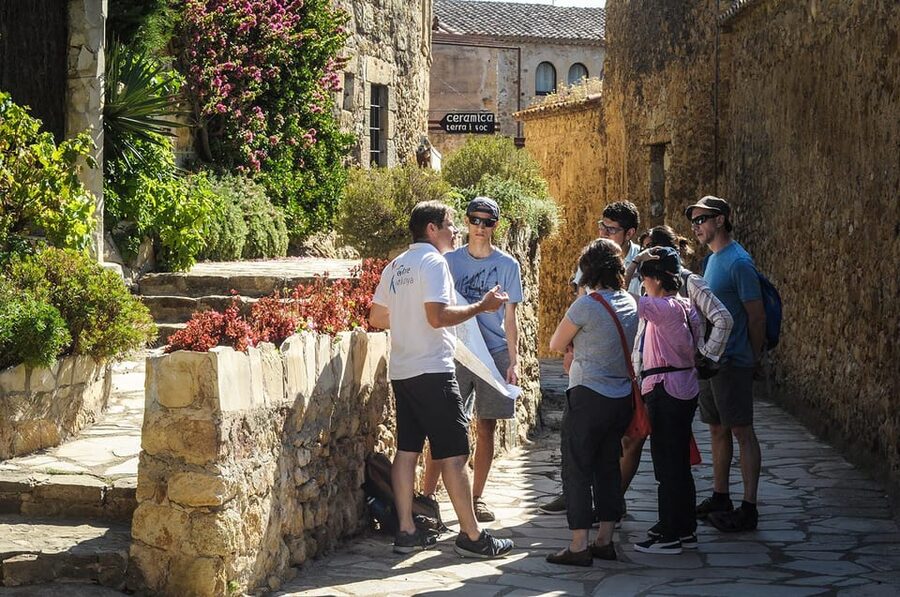 From Barcelona: Girona and Costa Brava Day Tour - Calella de Palafrugell: white houses and a proper seaside break