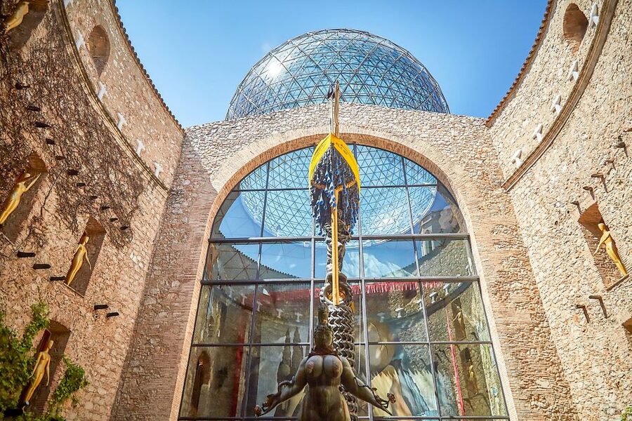 From Barcelona: Girona and Dalí Museum Small-group Day Tour - Meeting at Estació del Nord