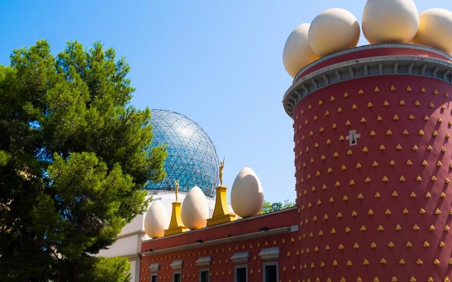 From Barcelona: Girona, Figueres, Dalí Museum, and Cadaqués - Girona’s medieval lanes and Jewish Quarter