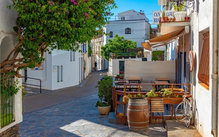 From Barcelona: Girona, Figueres, Dalí Museum, and Cadaqués - Starting opposite Barcelona’s Estació del Nord