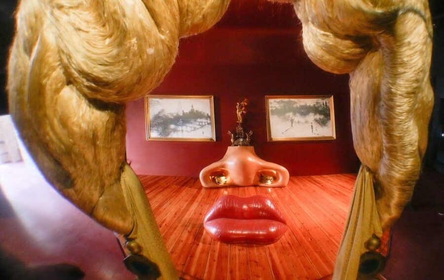 From Barcelona: Girona Guided Tour & Dalí Museum in Figueres - The road to Figueres and Dalí’s unusual museum