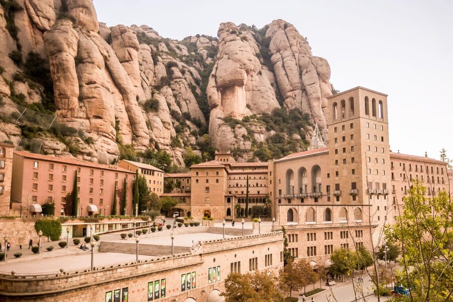 From Barcelona: Montserrat Half-Day Wine and Tapas Trip - The short ride to Oller del Mas