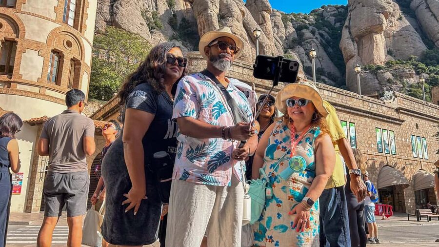 From Barcelona: Montserrat Tour, Rack Railway & Licor Taste - What the five-hour schedule really allows
