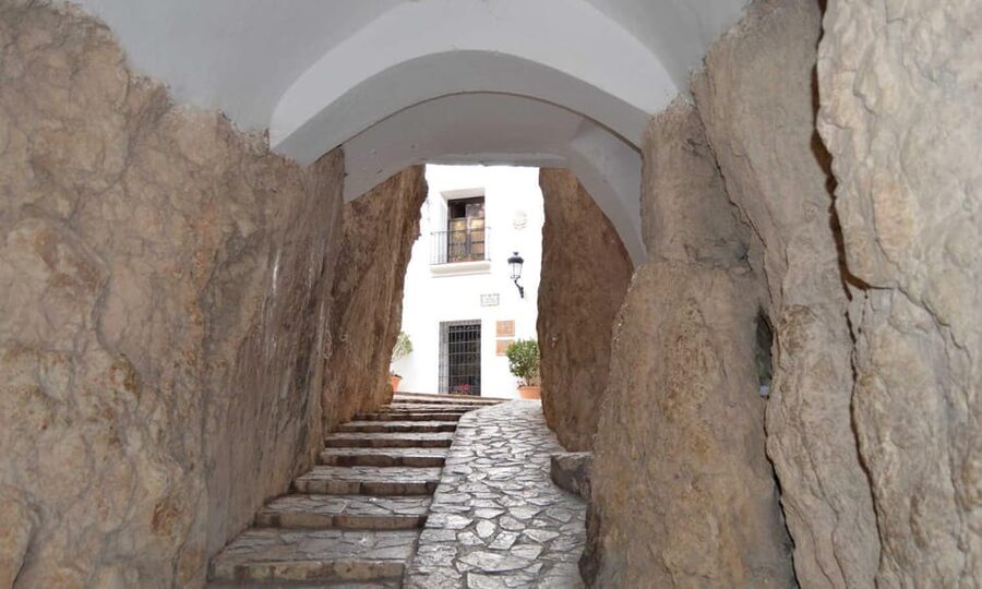 From Benidorm: Guadalest, Altea & ticket in Algar Waterfalls - What the guide adds to a busy day