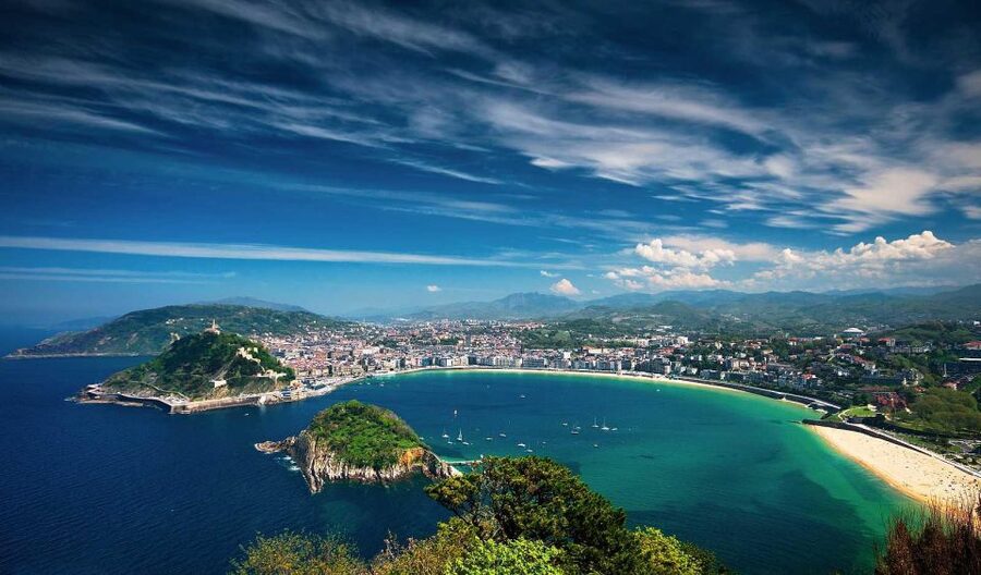 From Bilbao: Biarritz, Saint Jean de Luz, San Sebastian Tour - Biarritz: royal polish and Atlantic air