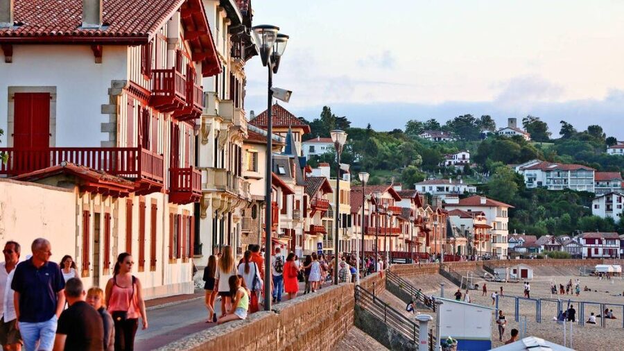 From Bilbao: Biarritz, Saint Jean de Luz, San Sebastian Tour - Saint-Jean-de-Luz: the most relaxed hour